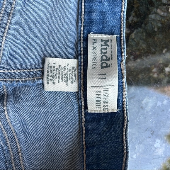 Mudd High Rise Shortie Flx Stretch embroidered floral Jean shorts. EUC. Festival - Picture 8 of 10